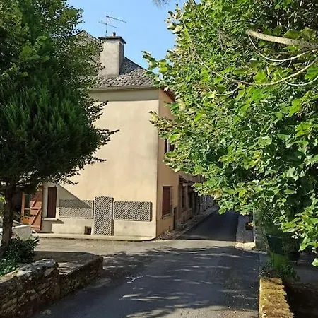 Agreable Maison Au Coeur D'Un Village Classe Sauveterre-de-Rouergue Exterior photo